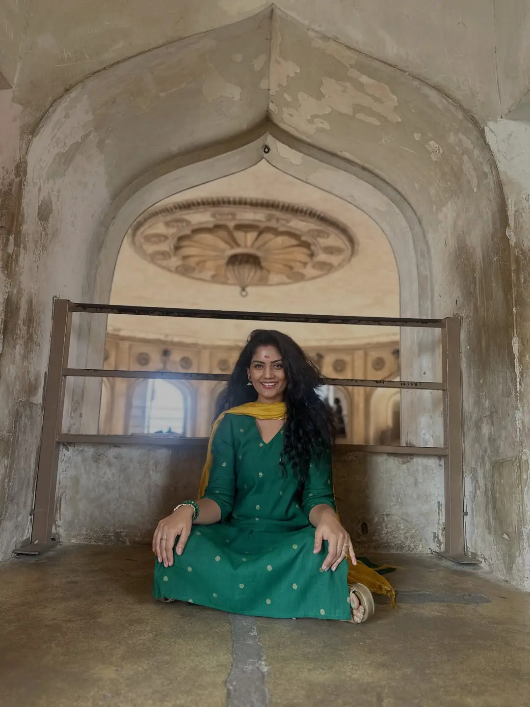 Serial Beauty Karuna Bhushan Visits Charminar