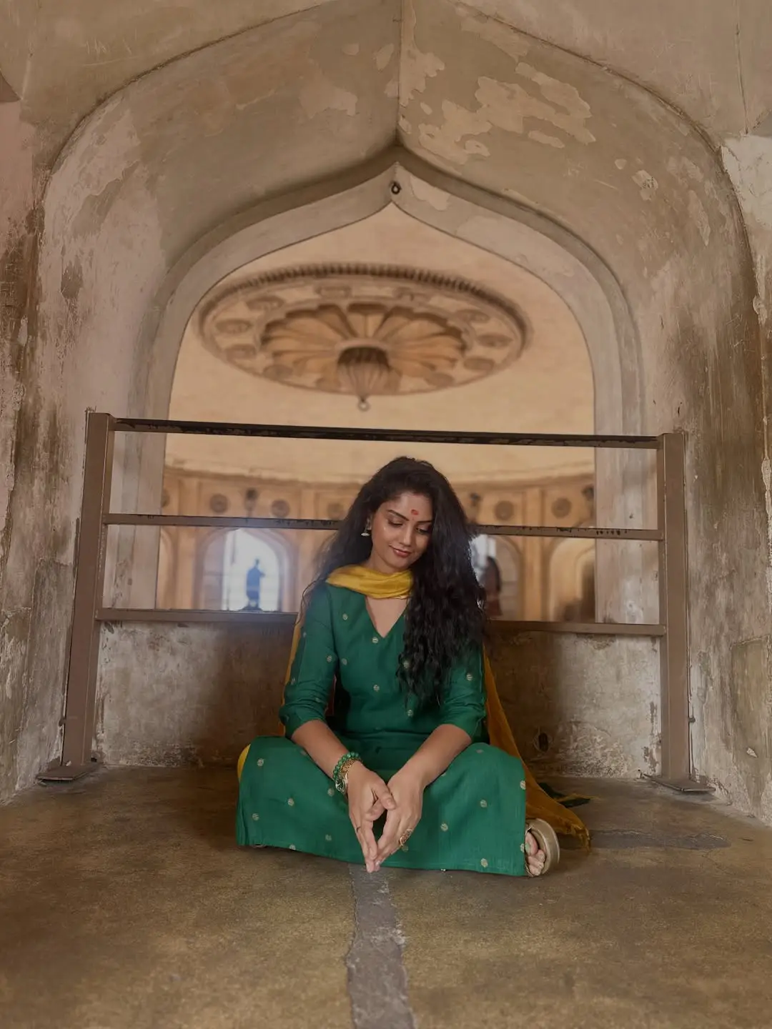 Serial Beauty Karuna Bhushan Visits Charminar