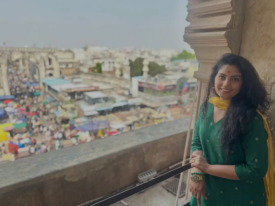 Serial Beauty Karuna Bhushan Visits Charminar
