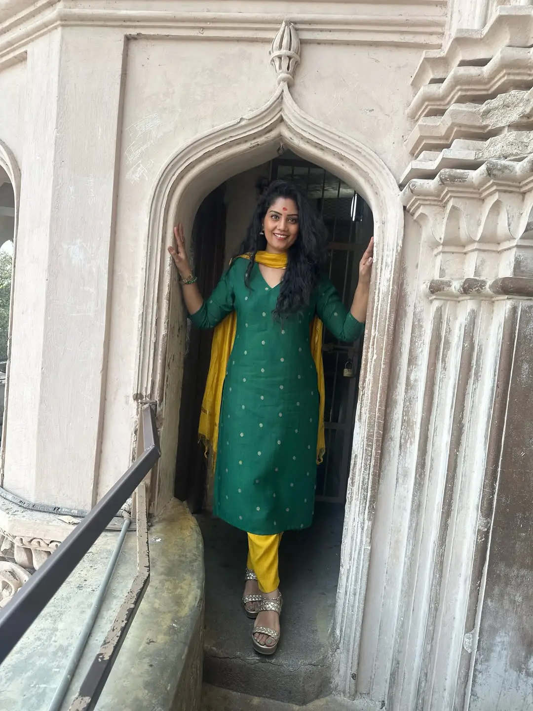 Serial Beauty Karuna Bhushan Visits Charminar