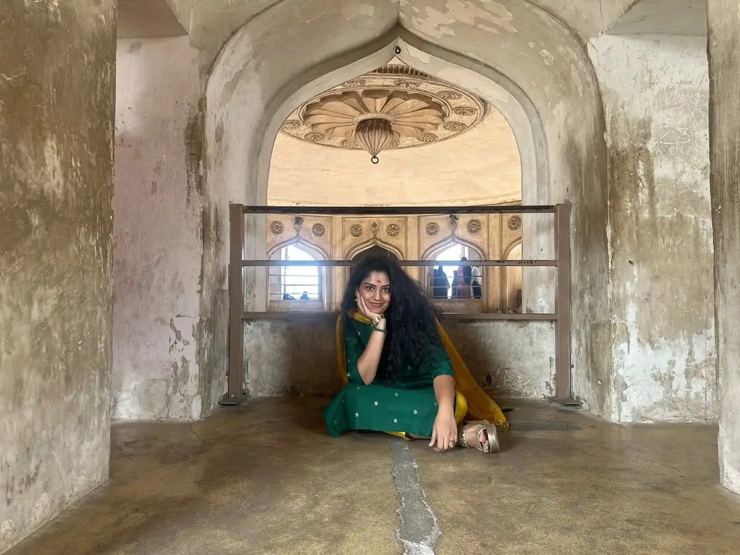 Serial Beauty Karuna Bhushan Visits Charminar