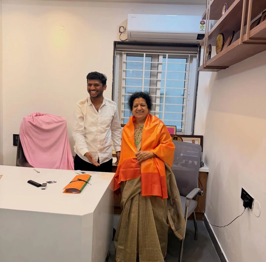 Jr NTR Mother Shalini Meets BRS Leader Rajender Goud