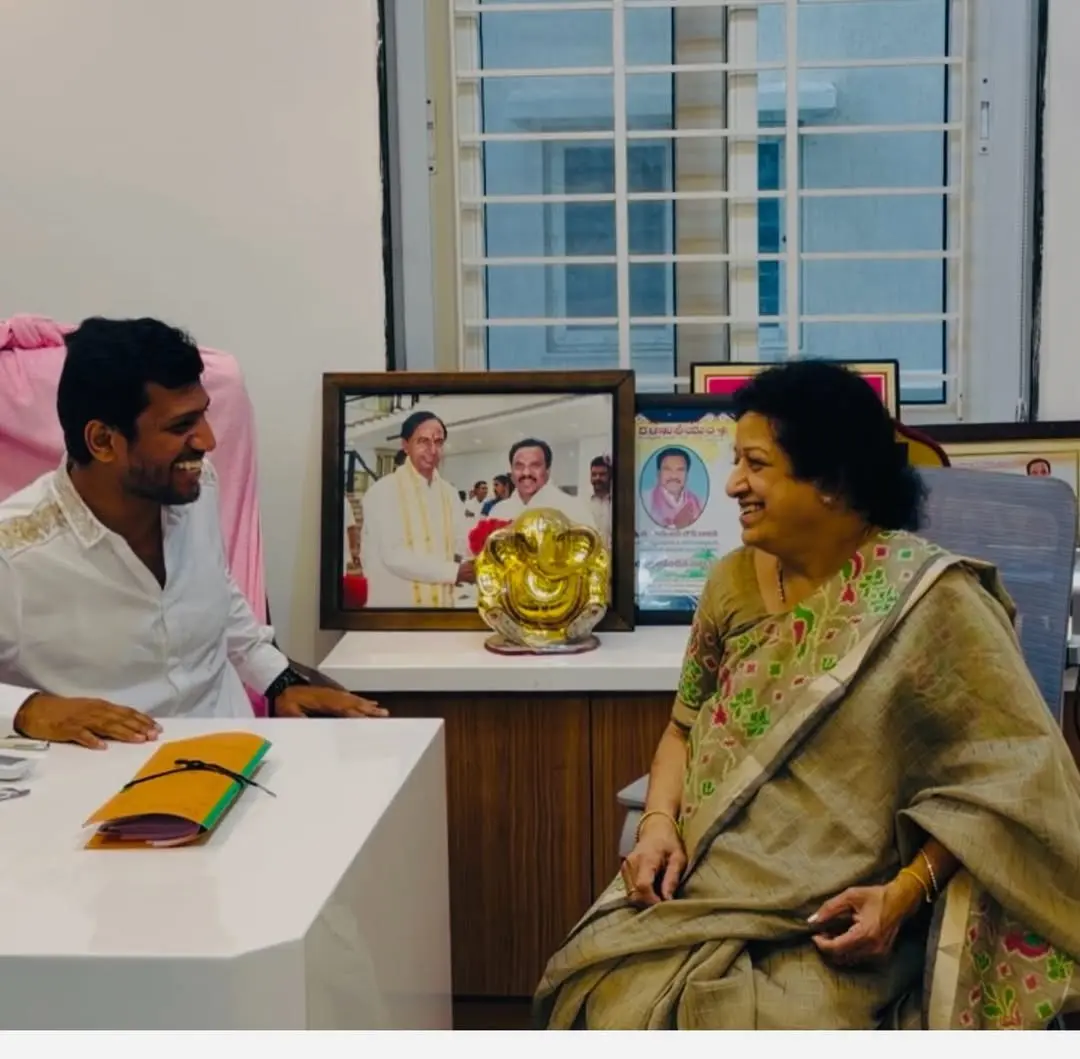 Jr NTR Mother Shalini Meets BRS Leader Rajender Goud