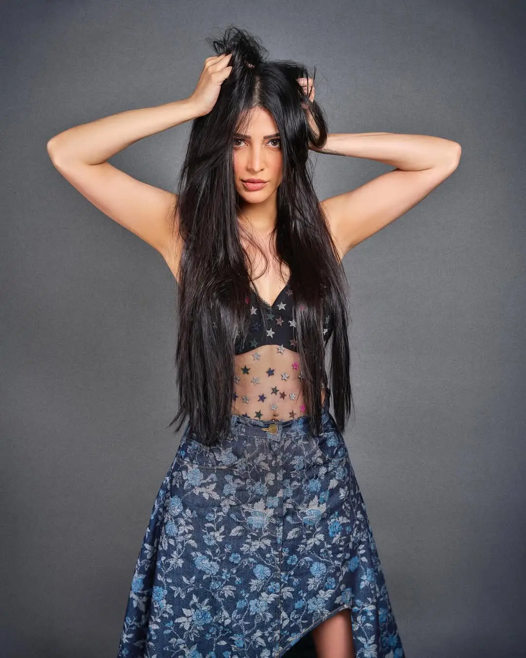 shruti haasan latest hot photoshoot