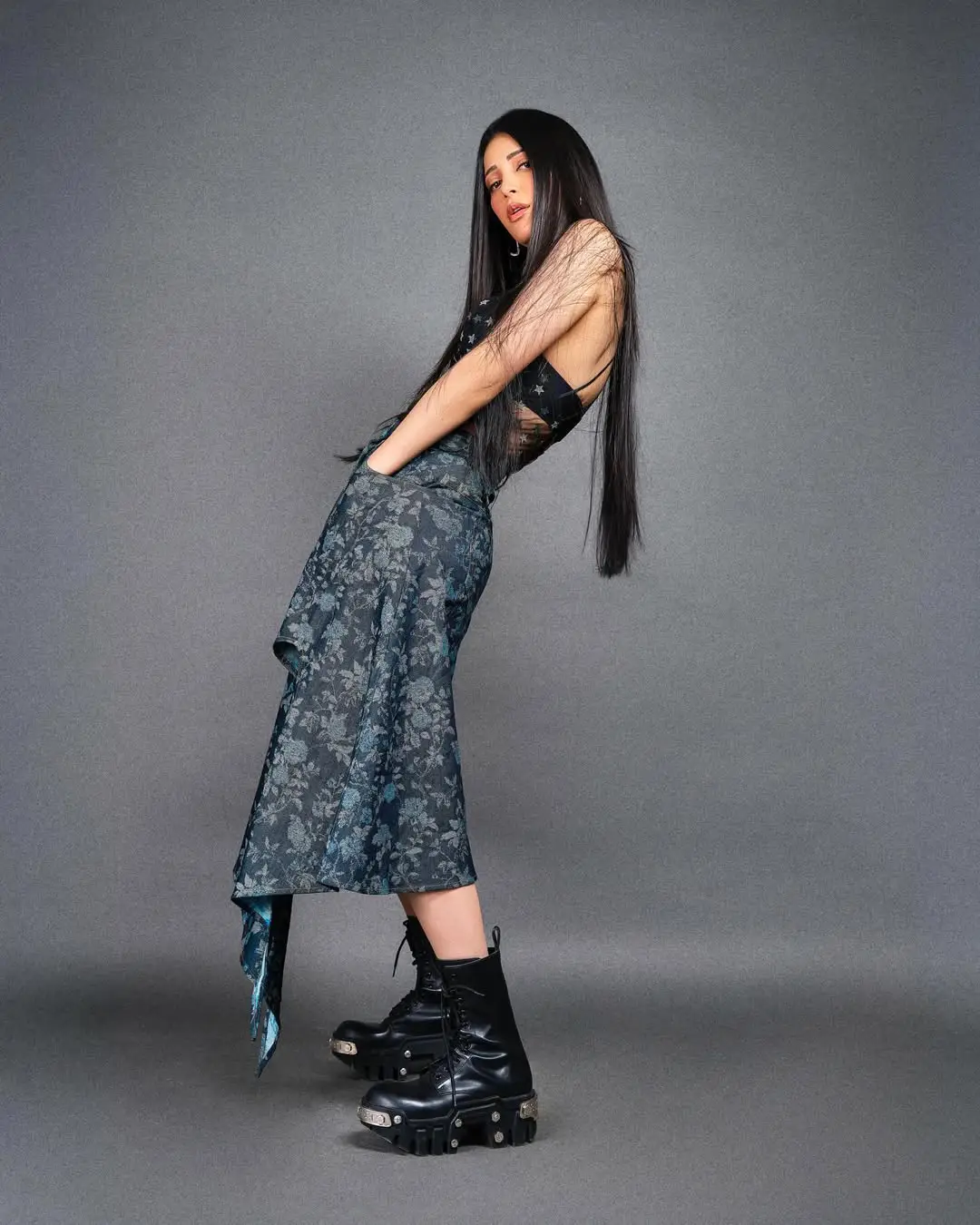 shruti haasan latest hot photoshoot