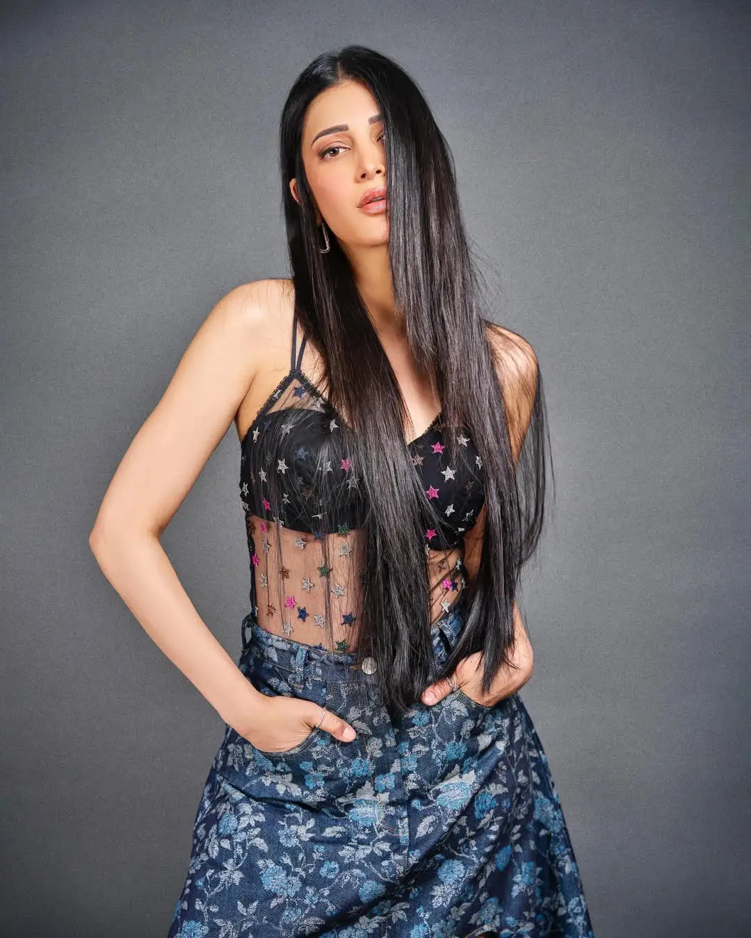 shruti haasan latest hot photoshoot