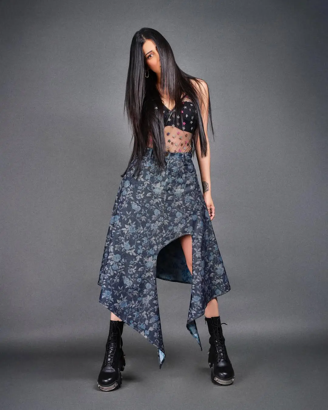 shruti haasan latest hot photoshoot