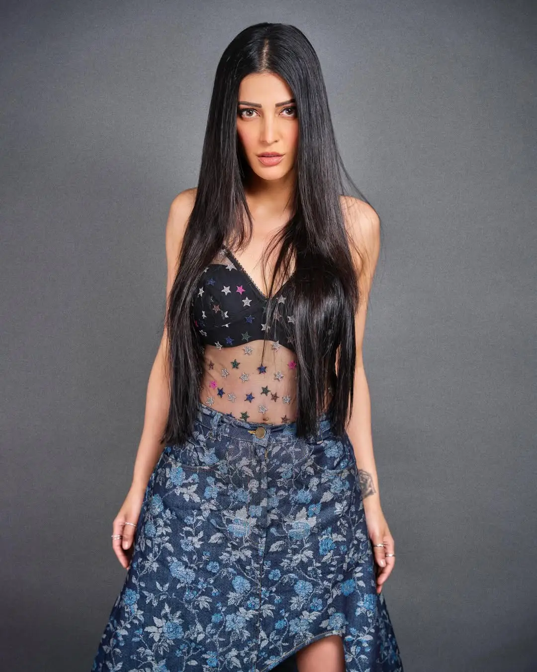 shruti haasan latest hot photoshoot
