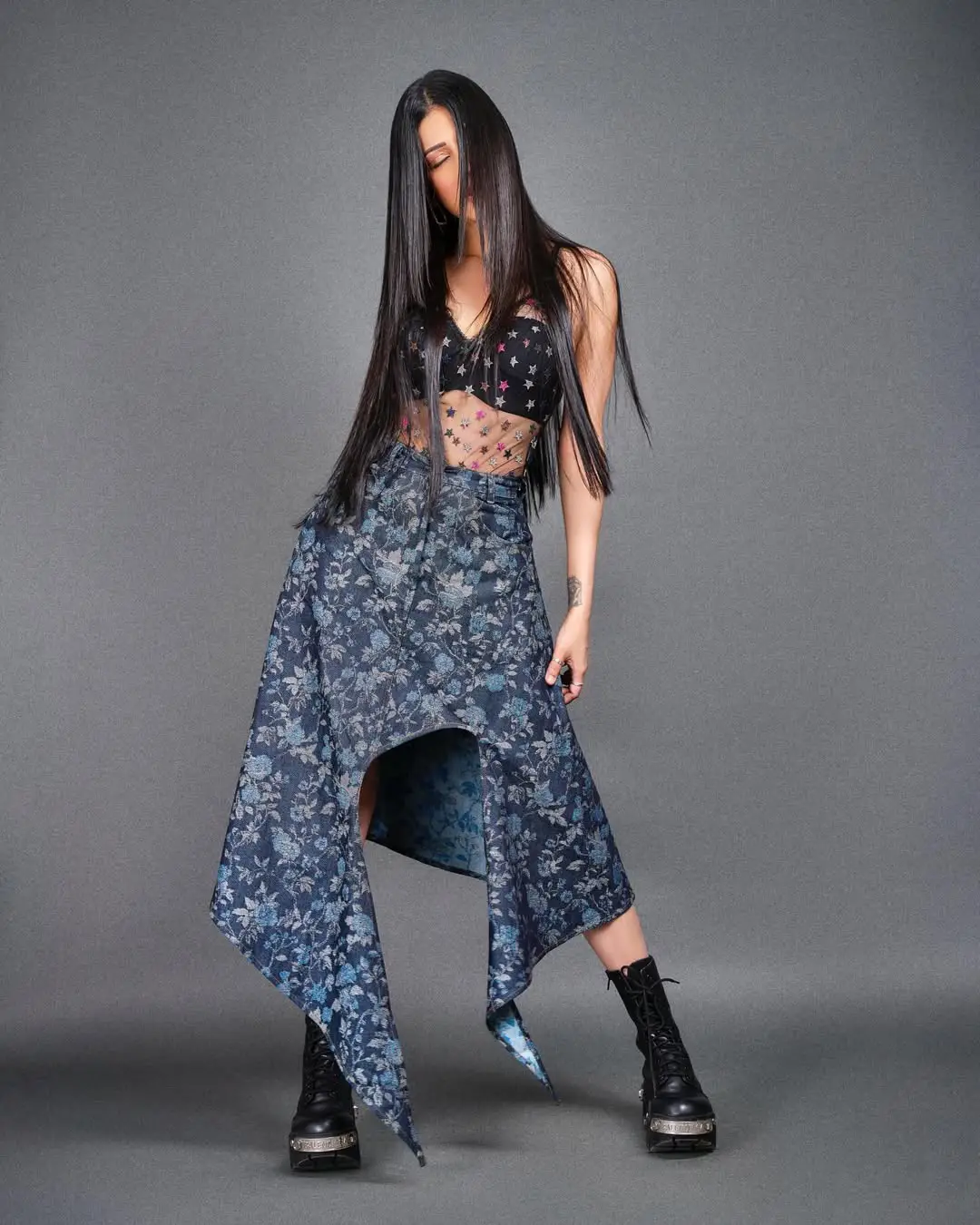 shruti haasan latest hot photoshoot