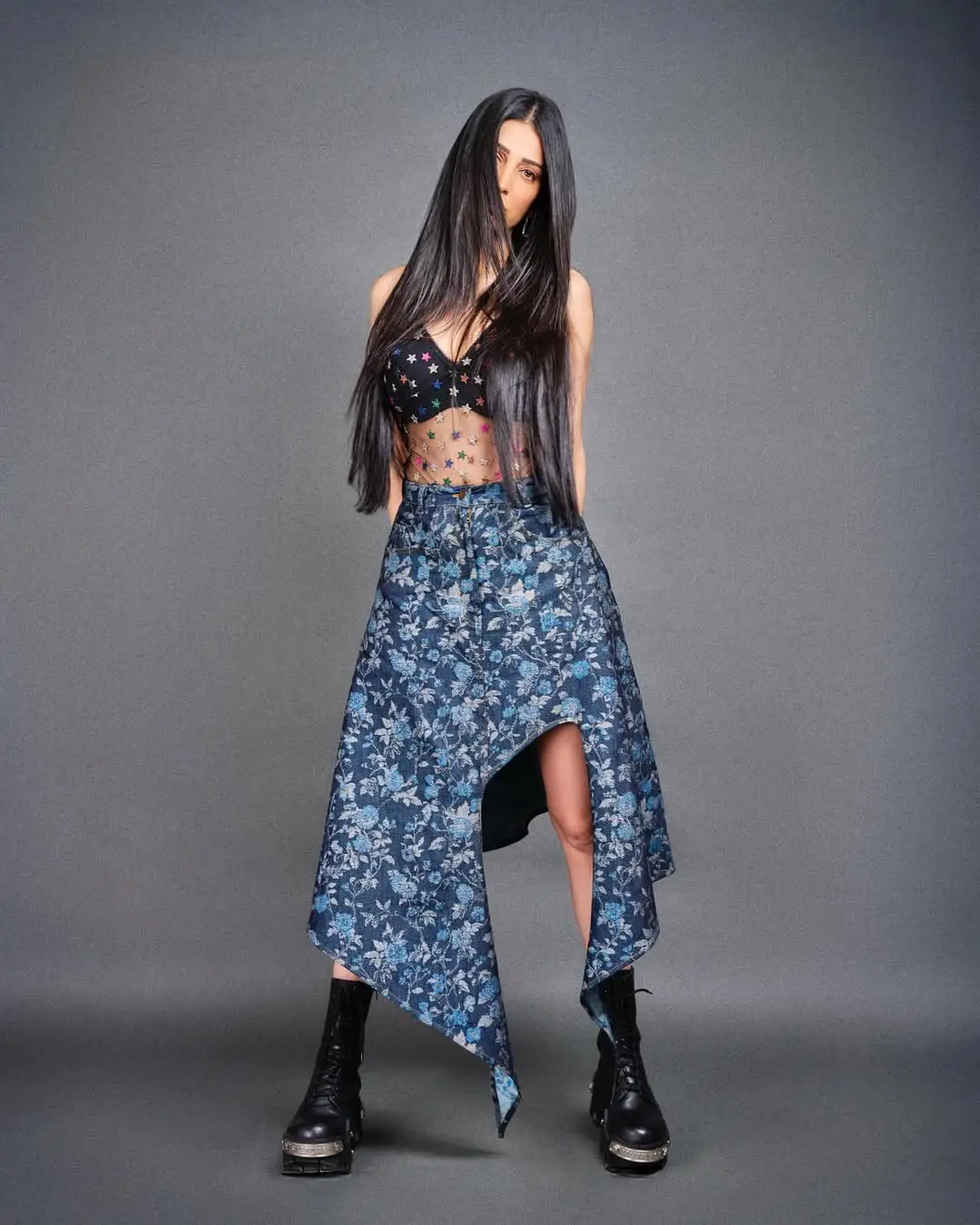 shruti haasan latest hot photoshoot