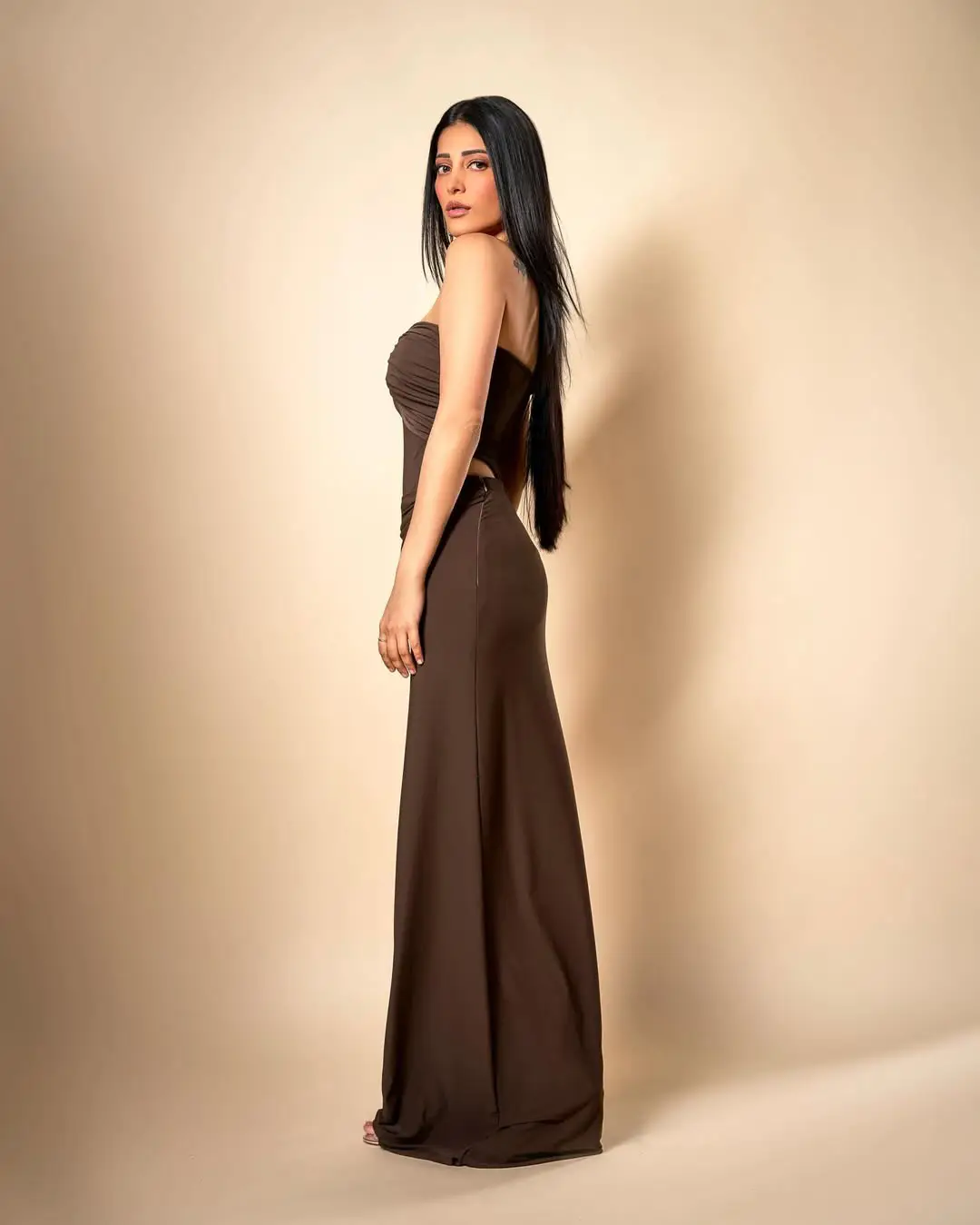 Shruti Haasan Latest Hot Photos