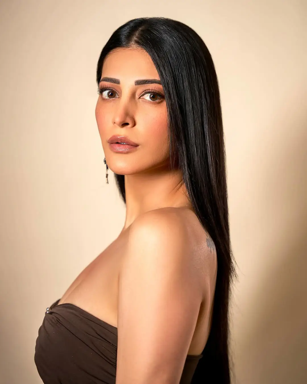 Shruti Haasan Latest Hot Photos