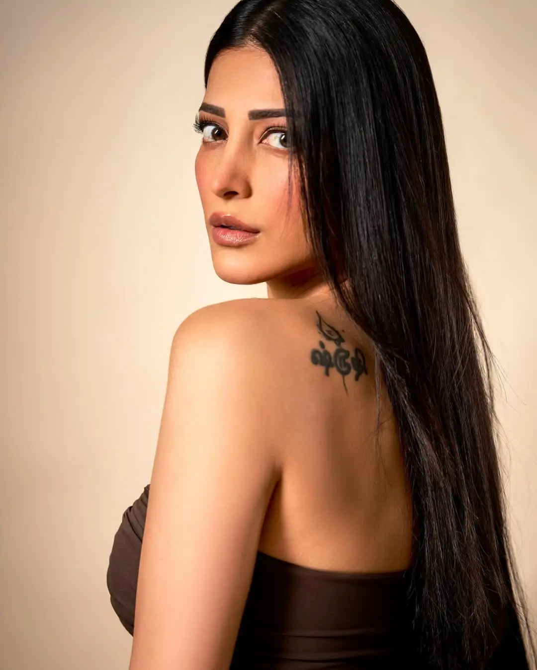 Shruti Haasan Latest Hot Photos