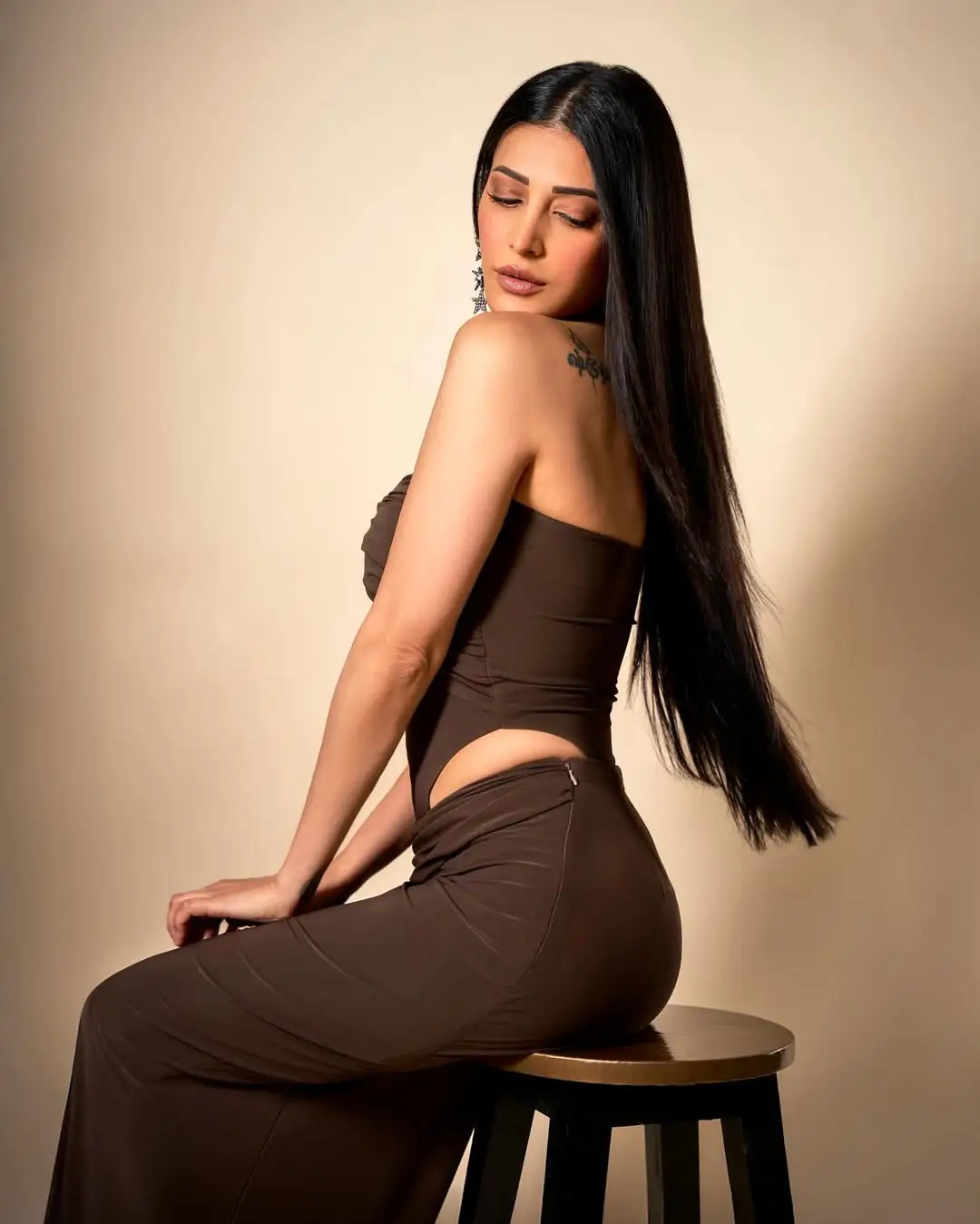 Shruti Haasan Latest Hot Photos