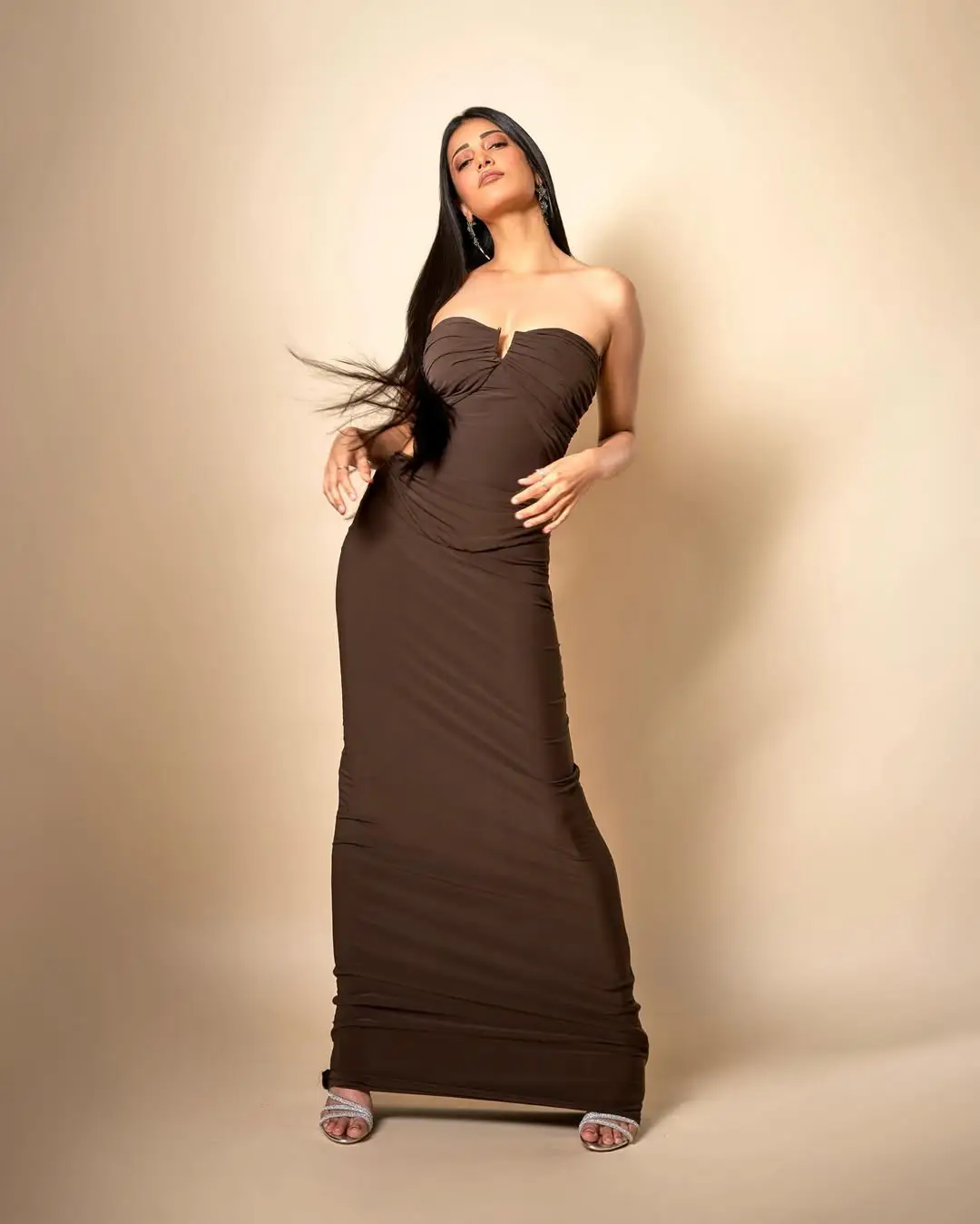 Shruti Haasan Latest Hot Photos