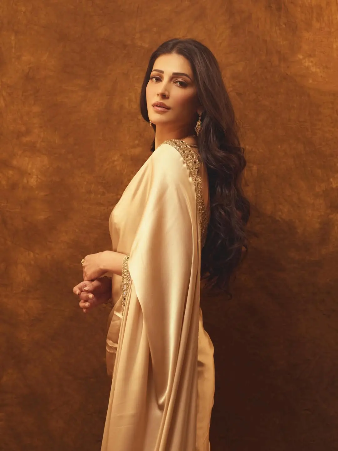 Shruti Haasan Latest Photos in a Saree