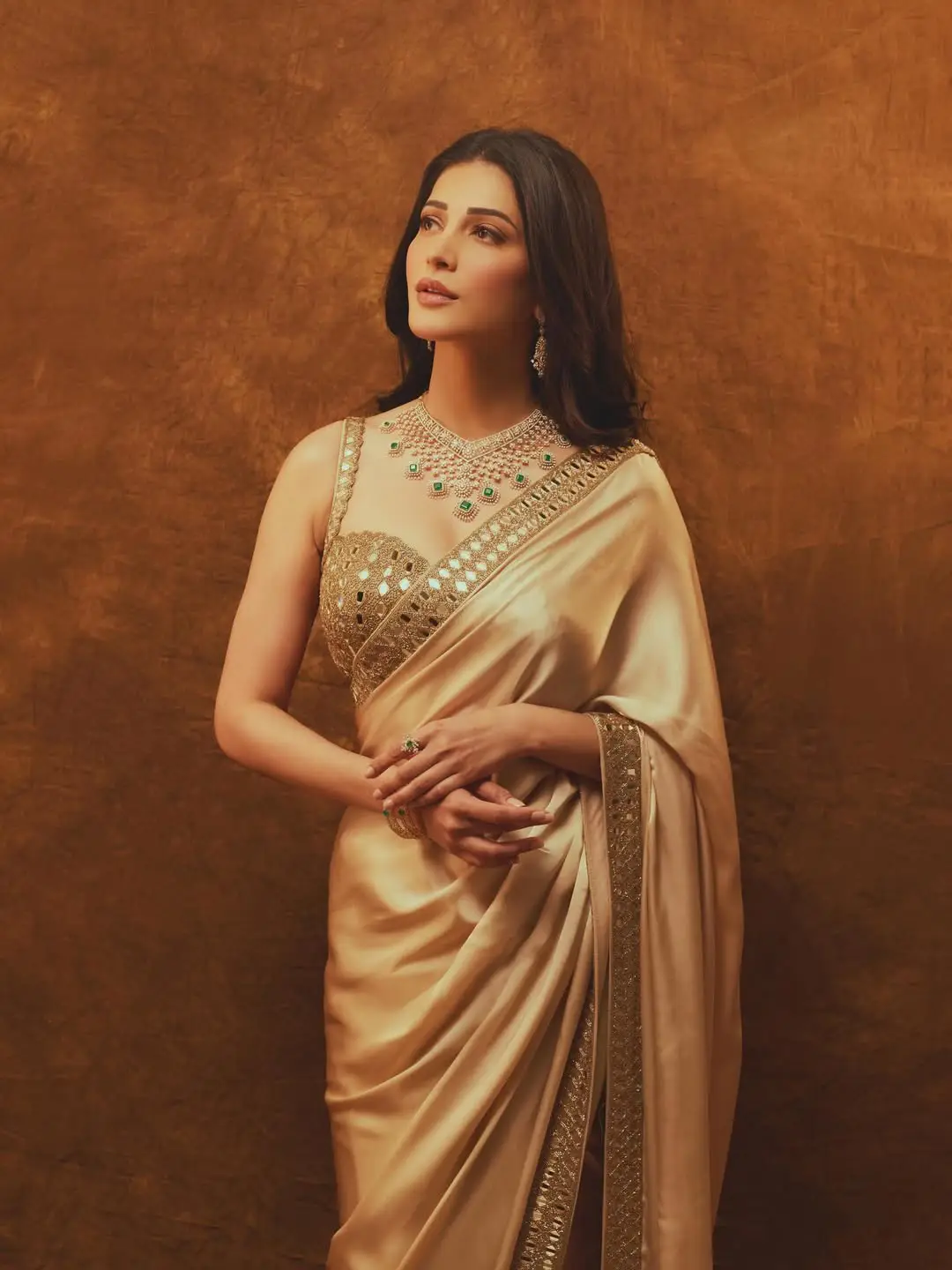 Shruti Haasan Latest Photos in a Saree