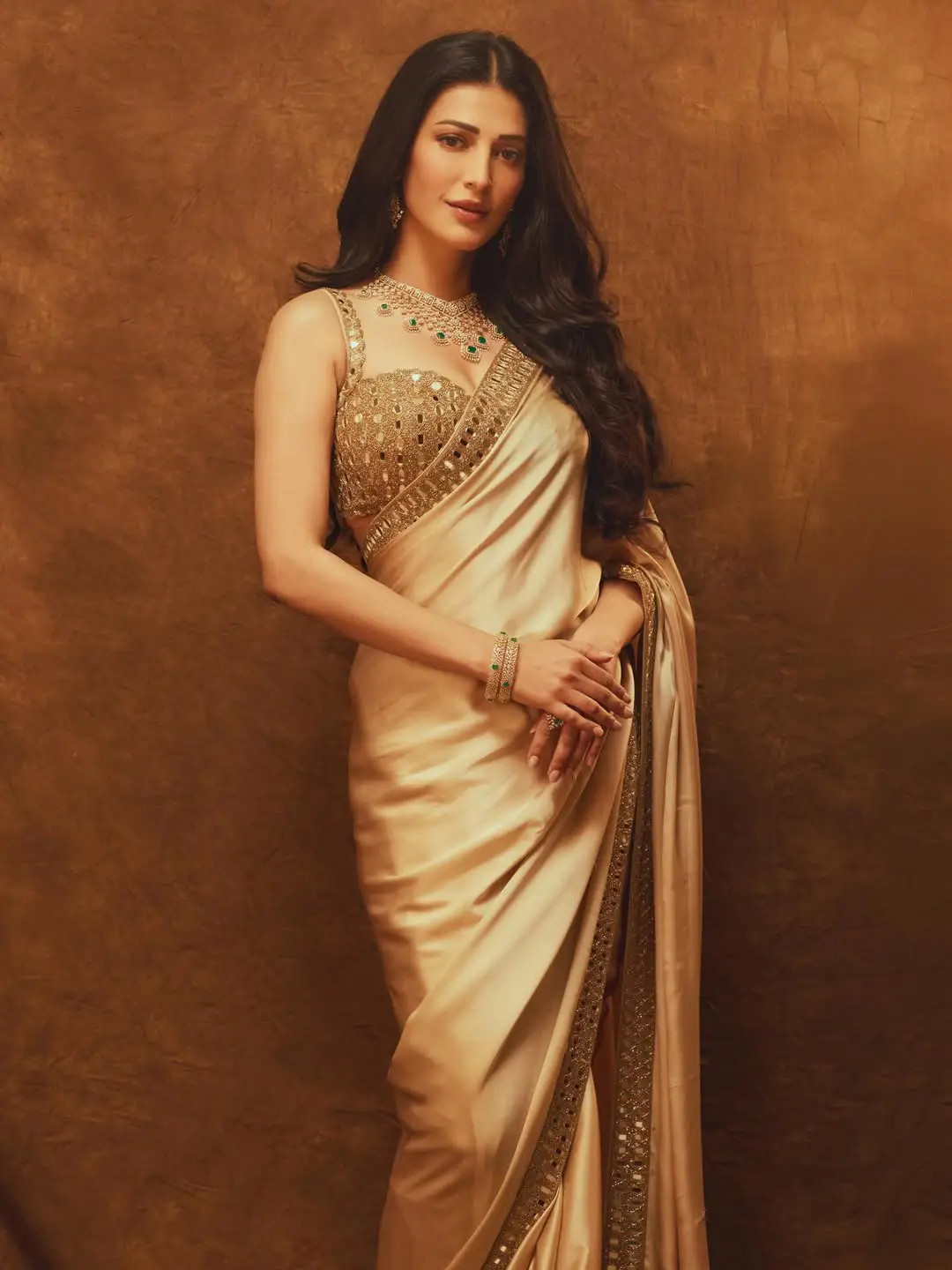 Shruti Haasan Latest Photos in a Saree