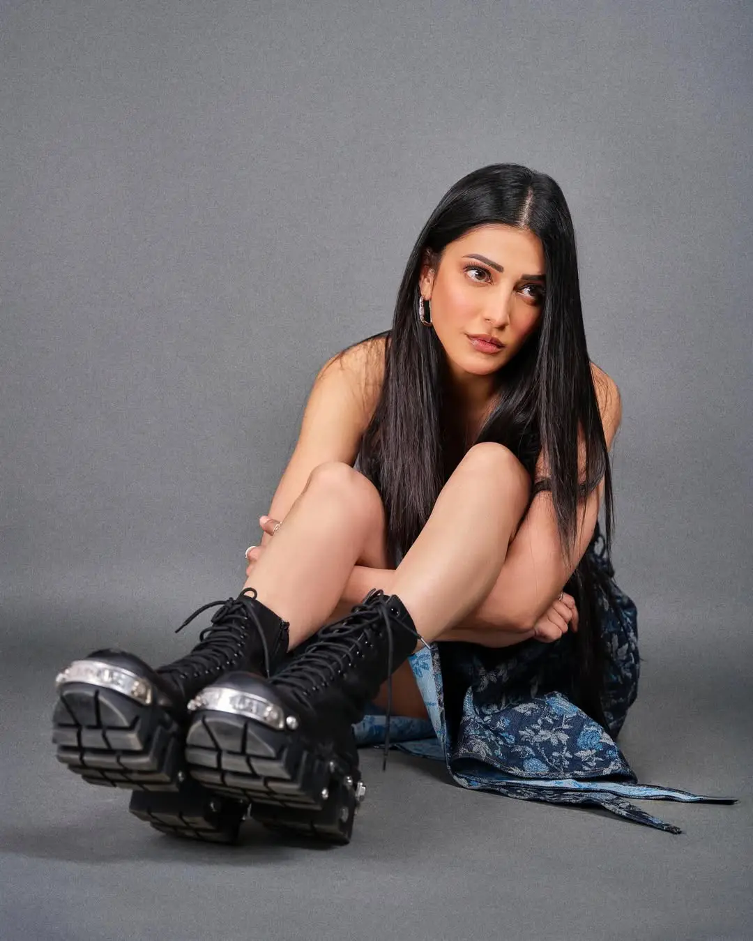 shruti haasan latest hot photoshoot