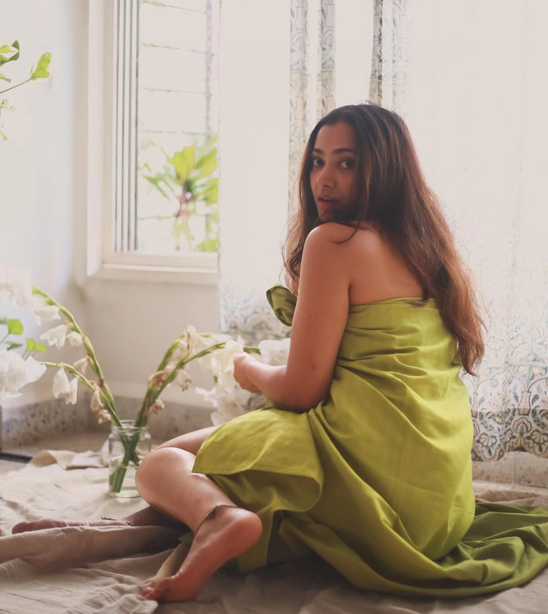 Shweta Basu Prasad Sizzling Photos