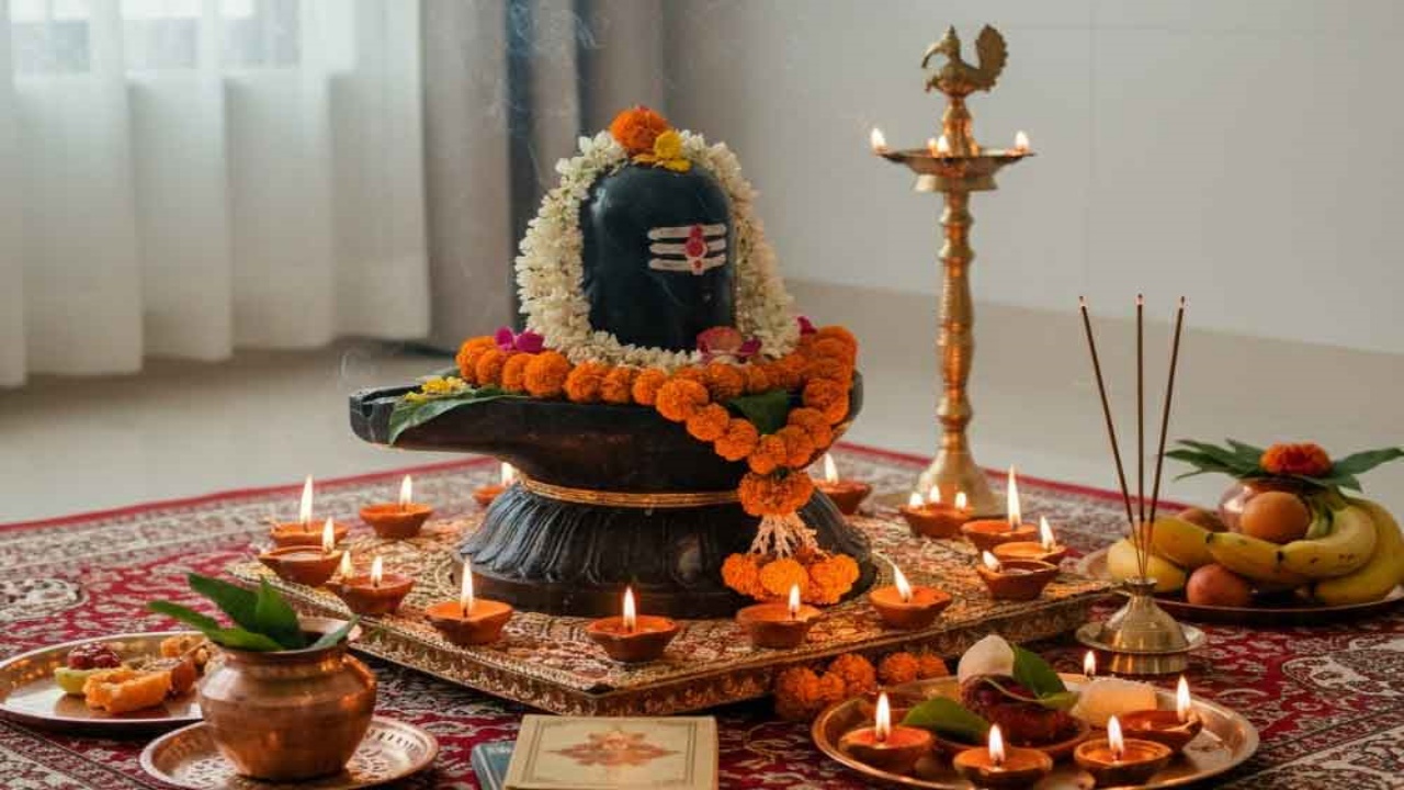Somavaram Shiva Puja Significance : శివుడికి అత్యంత ఇష్టమైన సోమవారం.. నేడు సాయంత్రం పూజలో ఇలా చేస్తే చాలు.. మీ దశ తిరుగుతుంది..!
