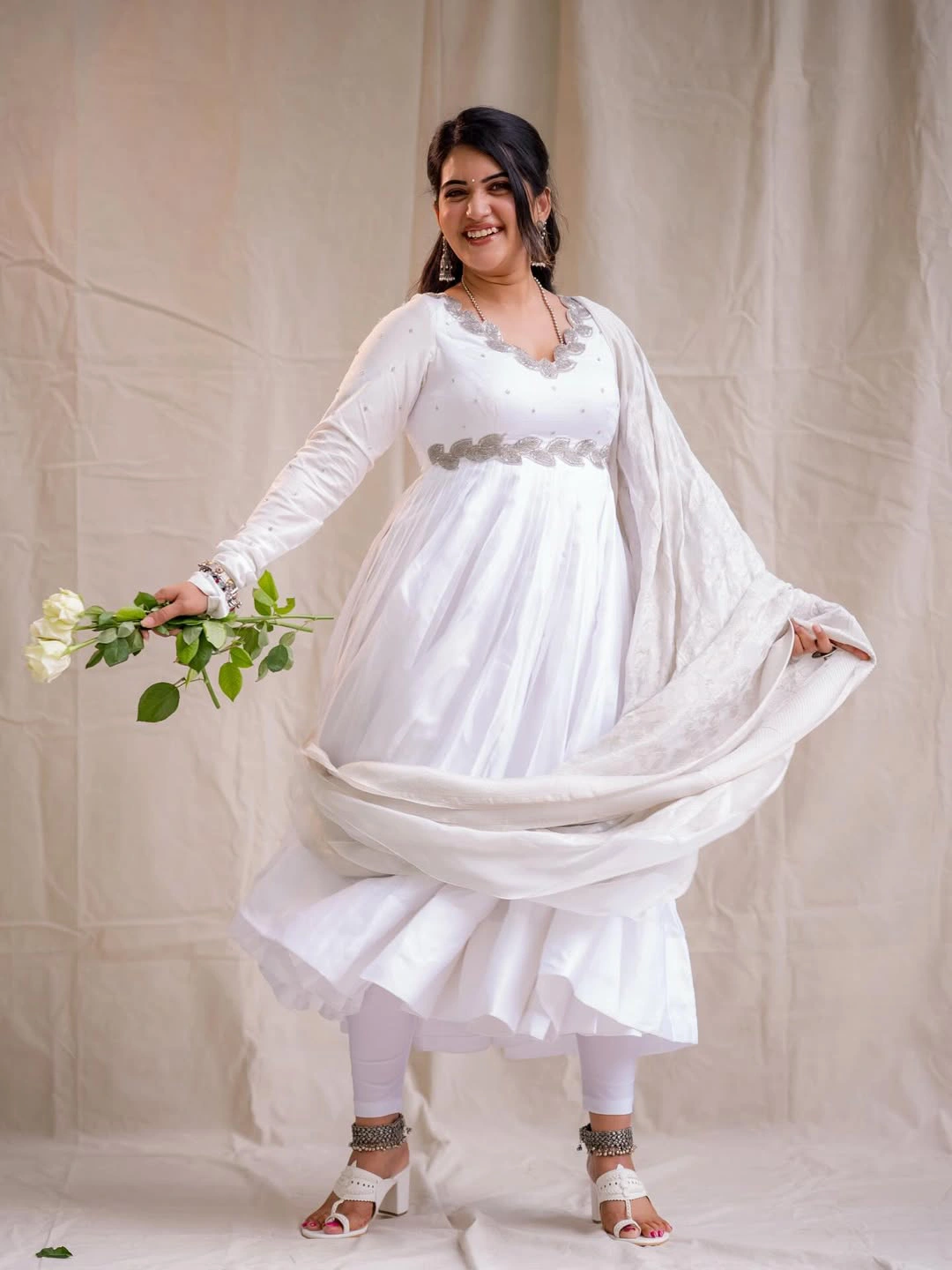 Anchor Sravanthi Chokarapu Stunning Looks in White Dress