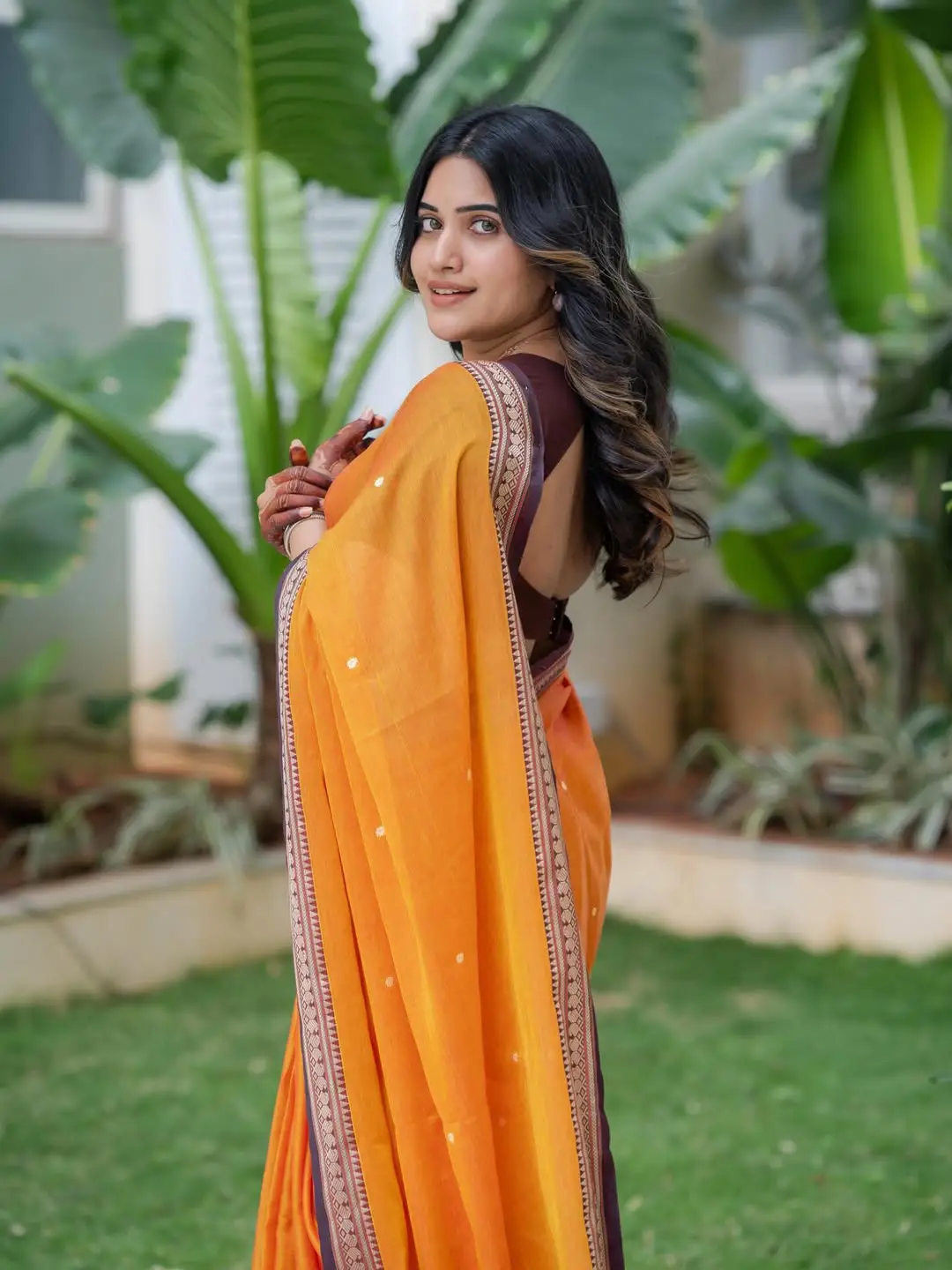 Sravanthi Chokkarapu Hot Photos in Saree