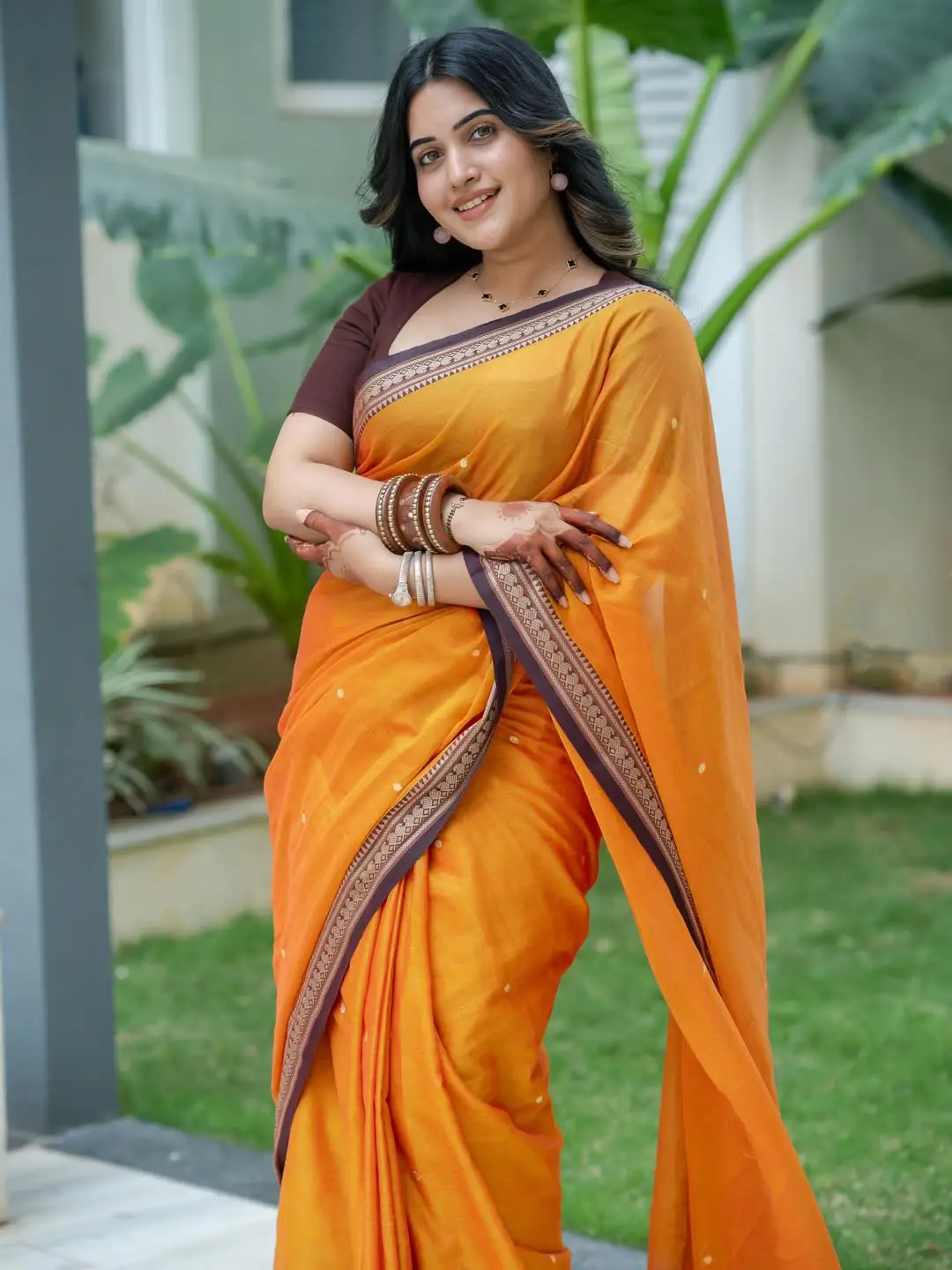 Sravanthi Chokkarapu Hot Photos in Saree