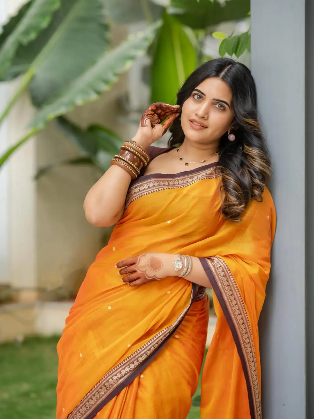 Sravanthi Chokkarapu Hot Photos in Saree