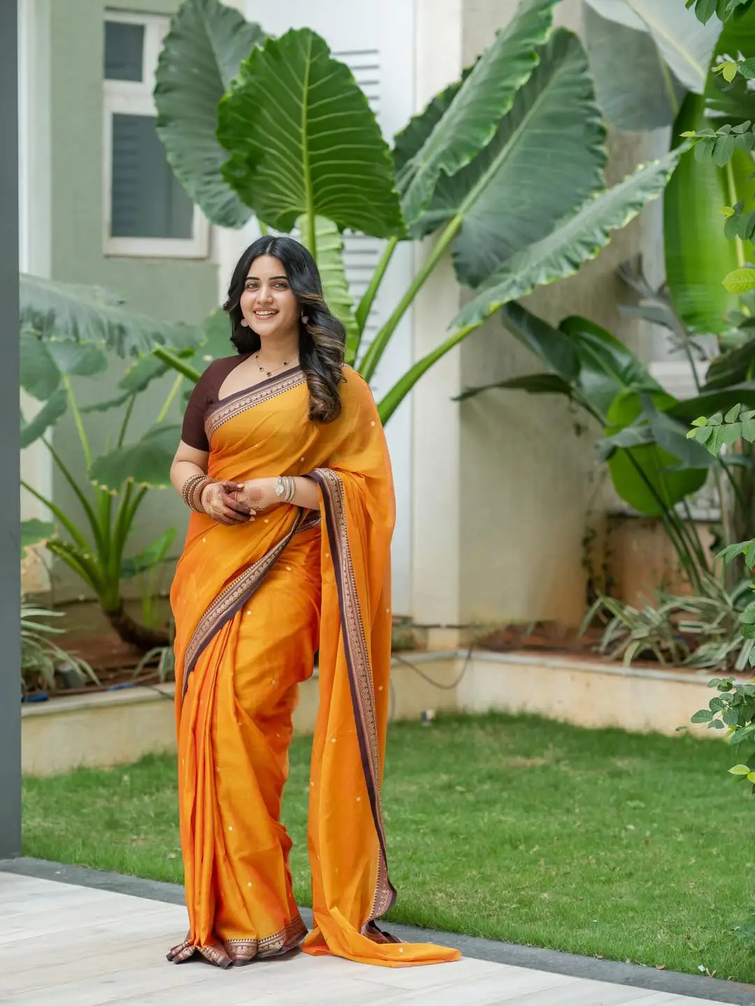 Sravanthi Chokkarapu Hot Photos in Saree