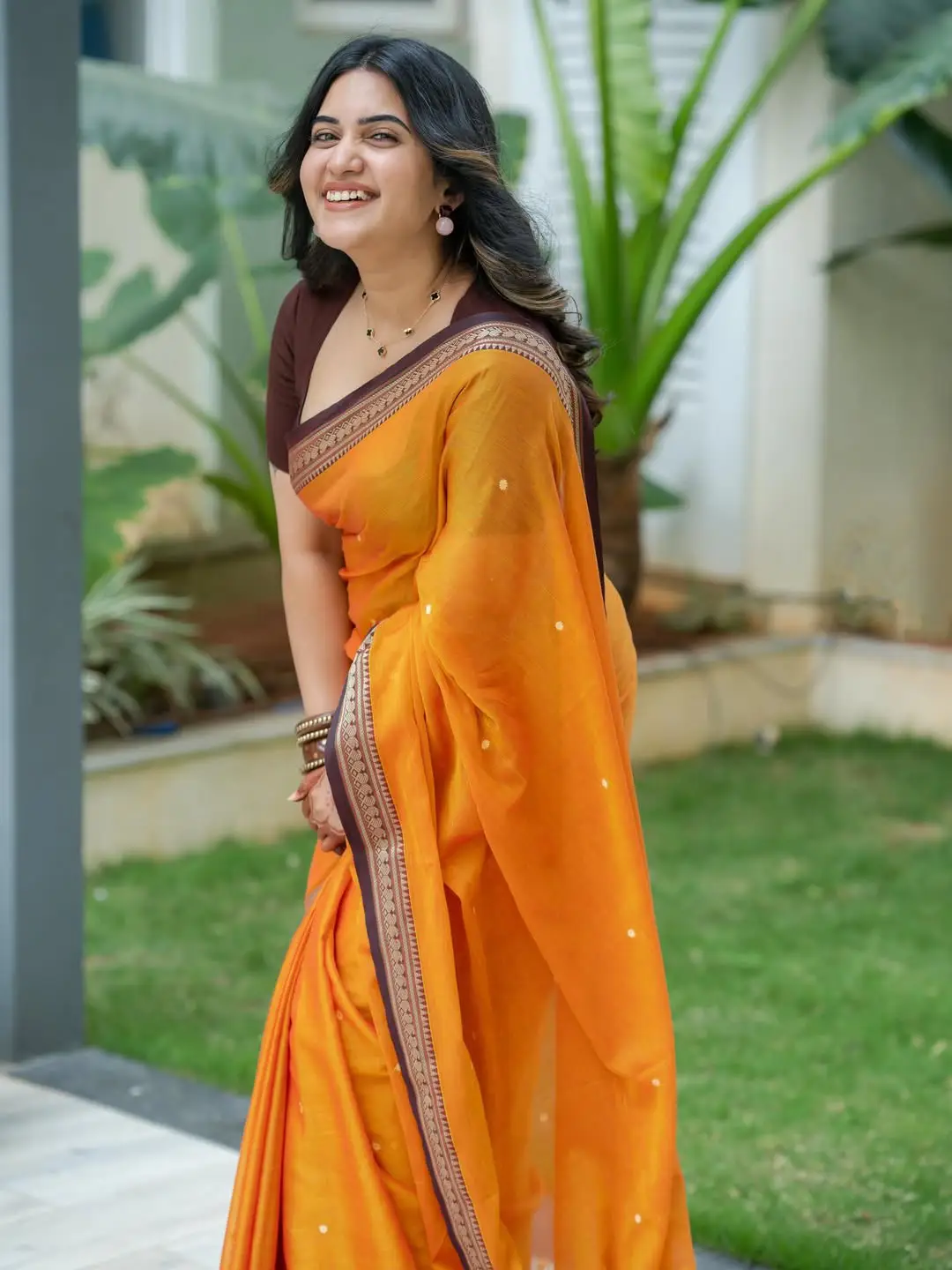 Sravanthi Chokkarapu Hot Photos in Saree