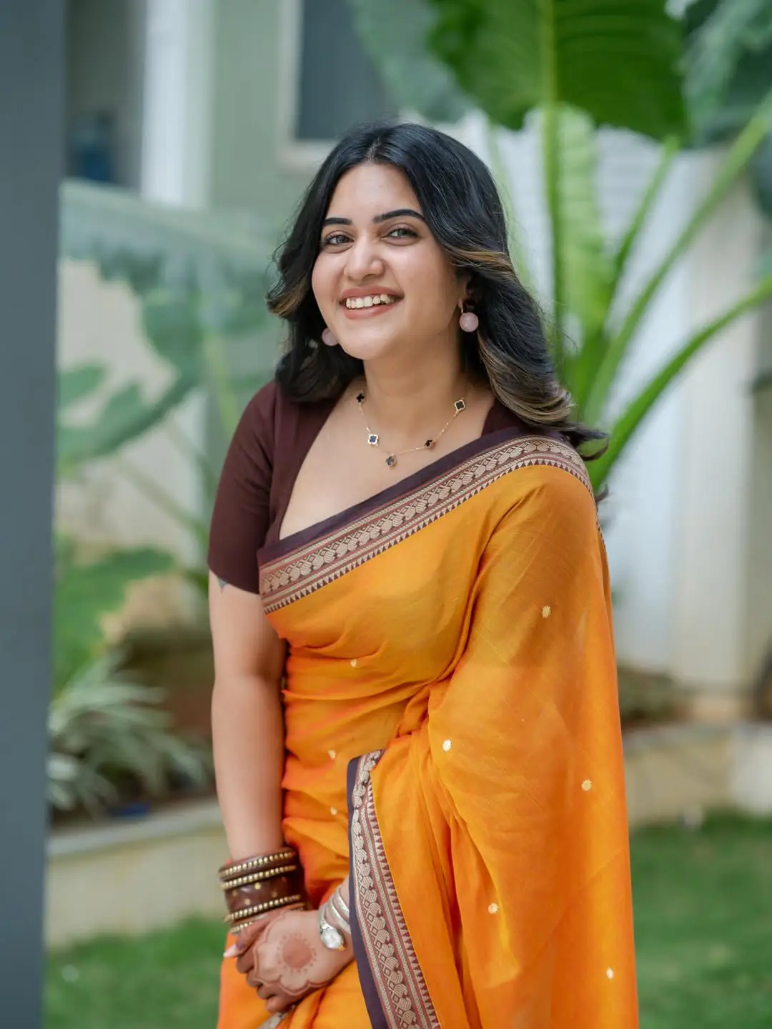 Sravanthi Chokkarapu Hot Photos in Saree