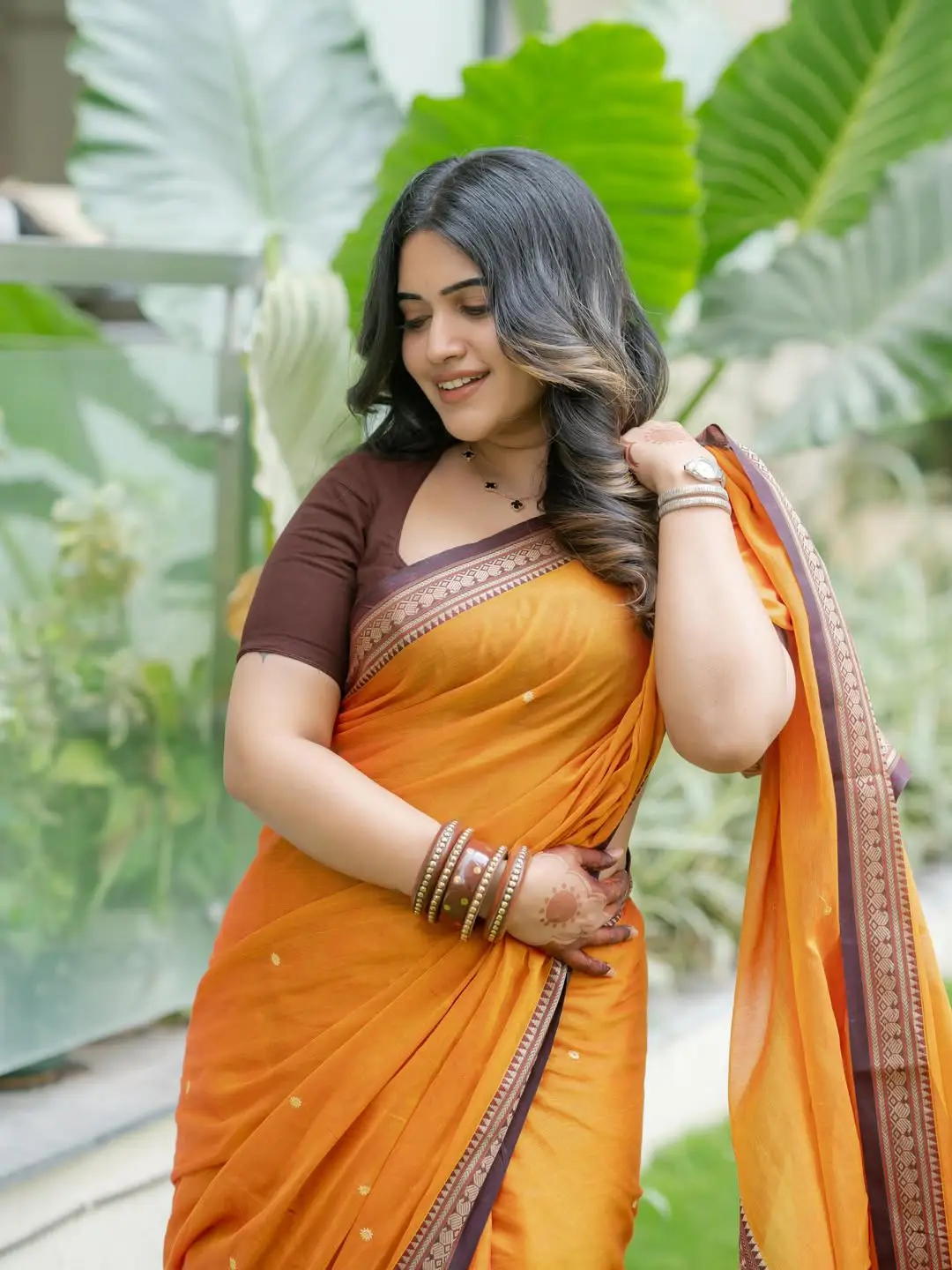 Sravanthi Chokkarapu Hot Photos in Saree