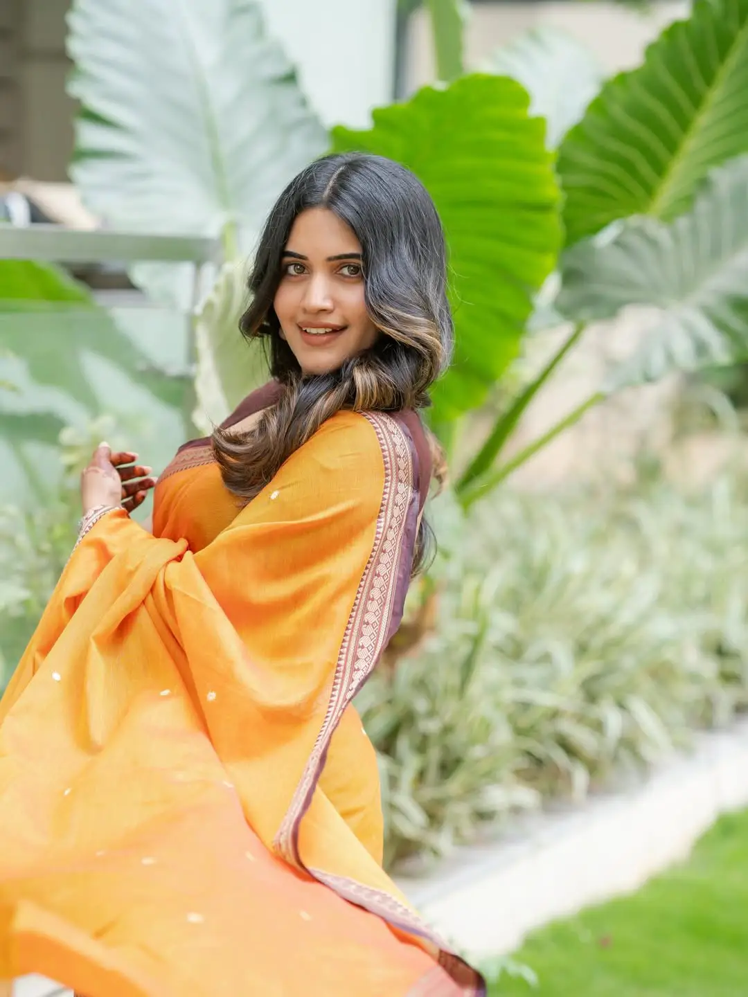 Sravanthi Chokkarapu Hot Photos in Saree