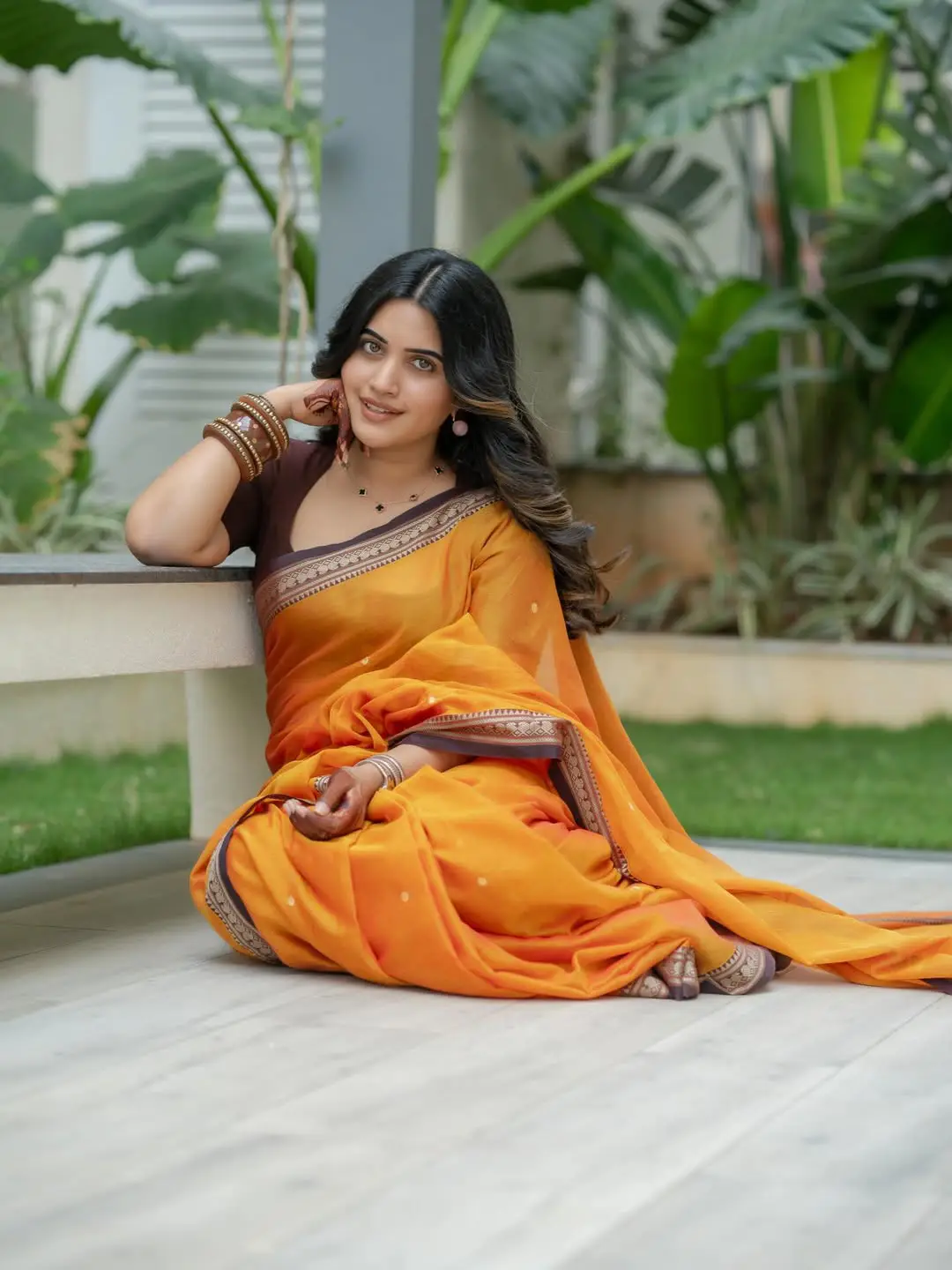 Sravanthi Chokkarapu Hot Photos in Saree