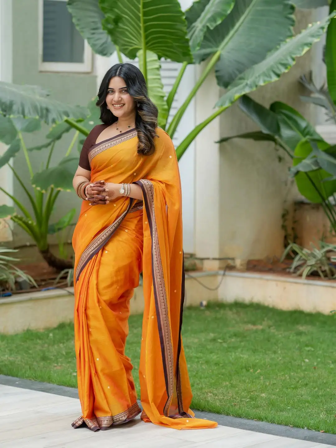 Sravanthi Chokkarapu Hot Photos in Saree