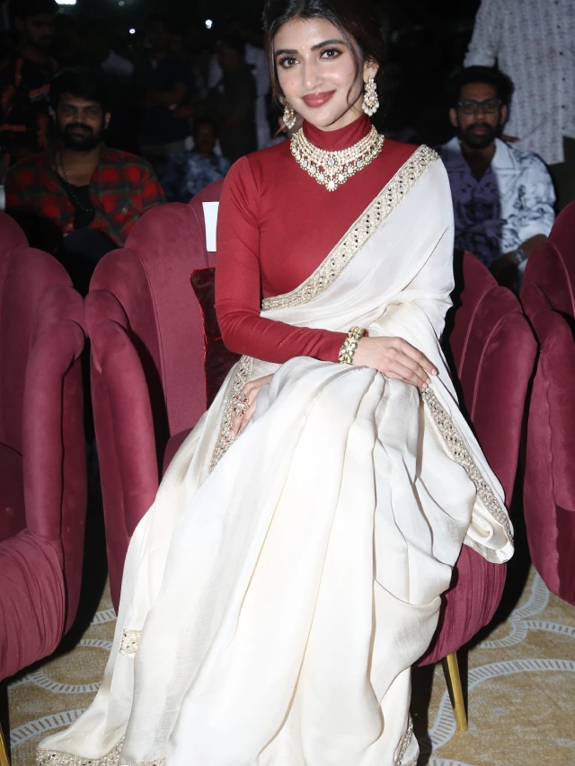 Sreeleela Cute Looks in Saree From Ustaad Bhagat Singh Pre Release Event