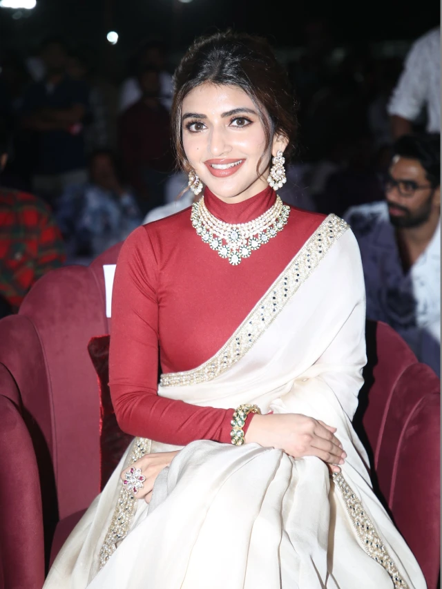 Sreeleela Cute Looks in Saree From Ustaad Bhagat Singh Pre Release Event
