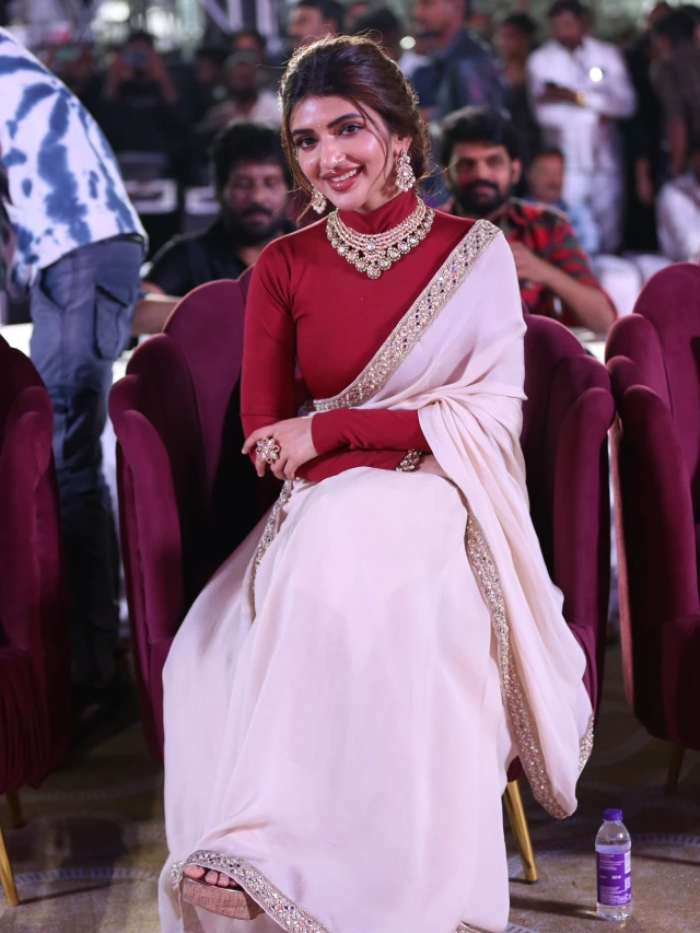 Sreeleela Cute Looks in Saree From Ustaad Bhagat Singh Pre Release Event