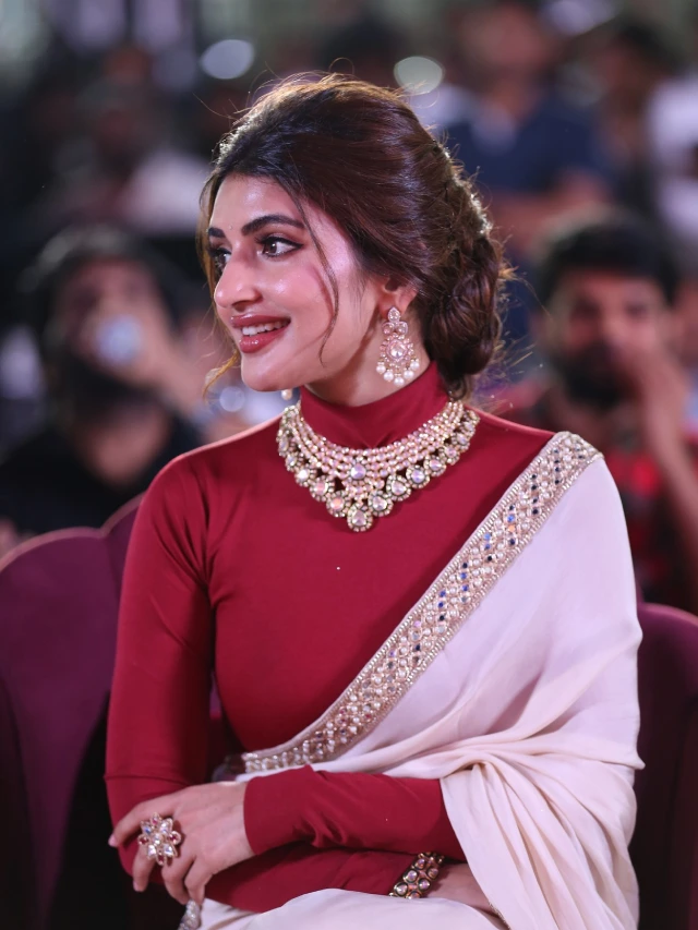 Sreeleela Cute Looks in Saree From Ustaad Bhagat Singh Pre Release Event