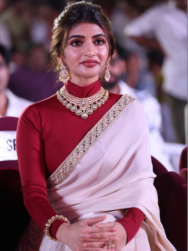 Sreeleela Cute Looks in Saree From Ustaad Bhagat Singh Pre Release Event