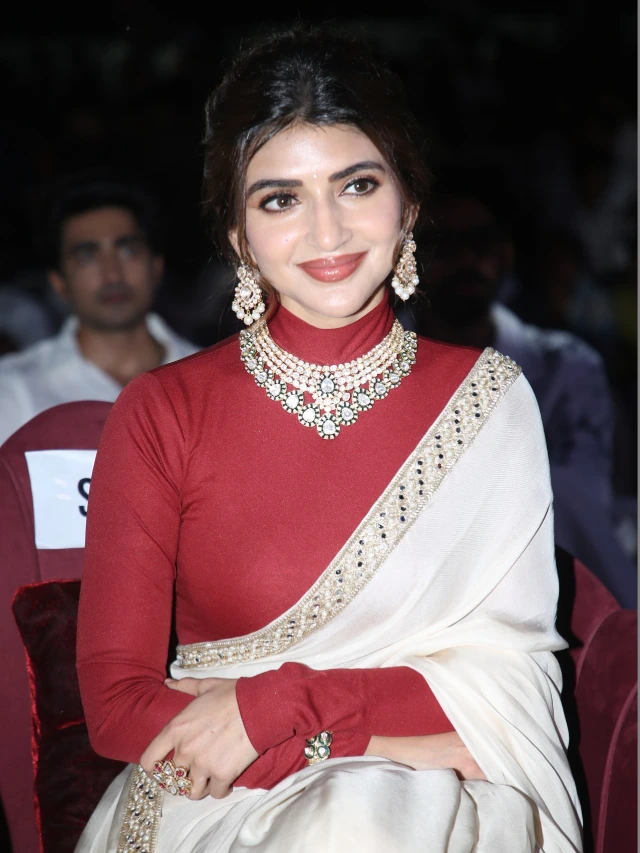 Sreeleela Cute Looks in Saree From Ustaad Bhagat Singh Pre Release Event