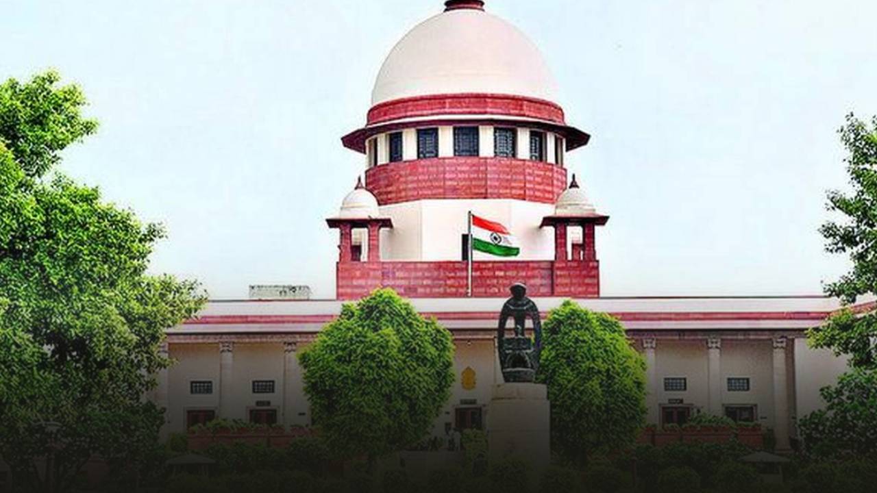 Supreme Court : మహిళలకు నెలసరి సెలవు తప్పనిసరి చేస్తే.. సుప్రీంకోర్టు సంచలన వ్యాఖ్యలు