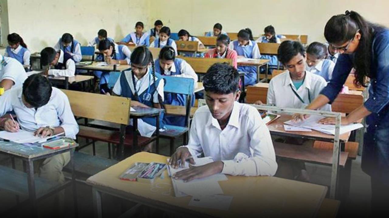 TG 10th Exams : తెలంగాణలో టెన్త్ ఎగ్జామ్స్ షురూ.. విద్యార్థులూ ఇవి మర్చిపోవద్దు.. పరీక్షల ఫుల్ షెడ్యూల్ ఇదే..