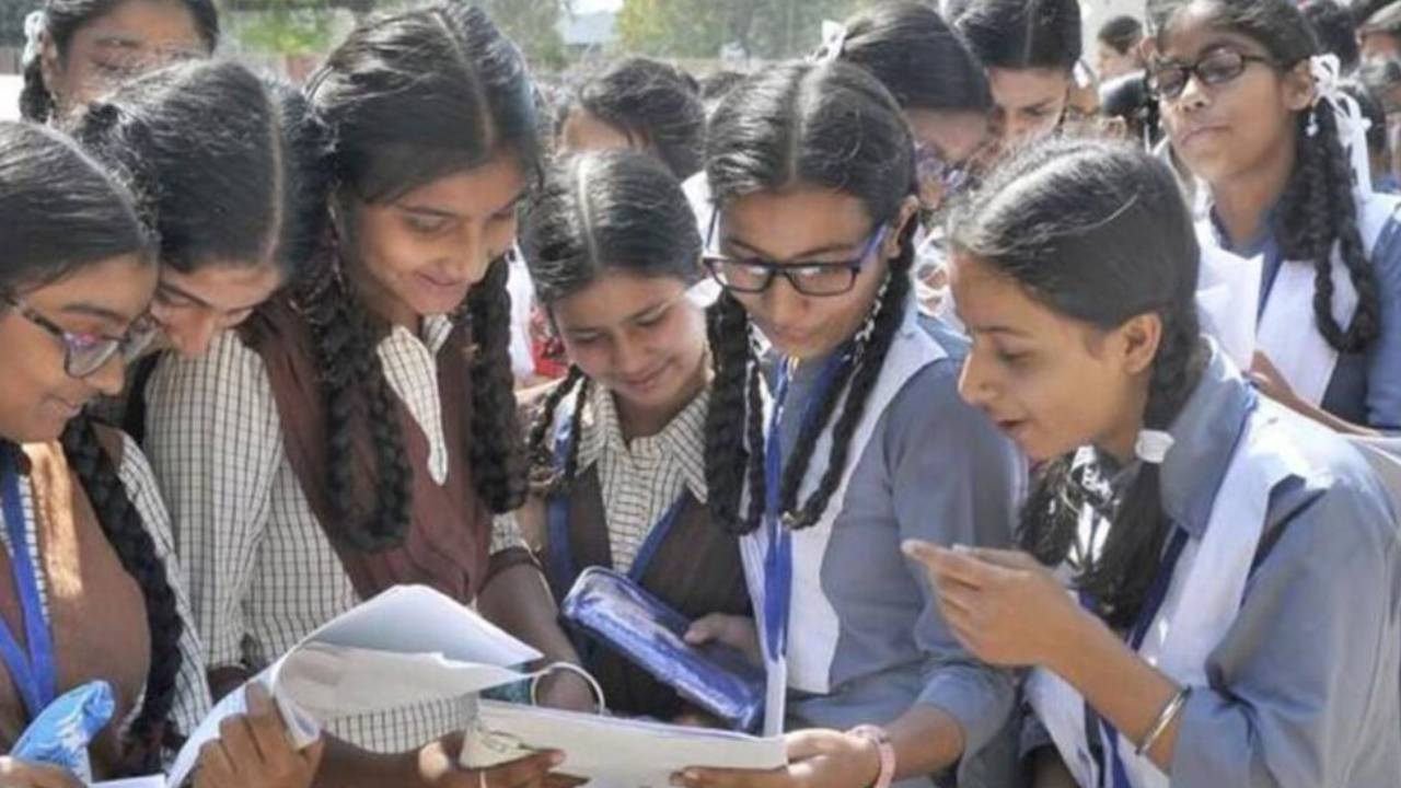 Telangana budget : బడ్జెట్‌లో విద్యార్థులకు తెలంగాణ సర్కార్ శుభవార్త.. ఆ పథకాలకు భారీగా కేటాయింపులు