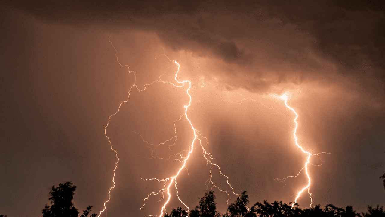 AP Rains: ఏపీ ప్రజలకు హెచ్చరిక.. 3 రోజులు పిడుగులతో కూడిన వానలు.. ఈ జిల్లాల రైతులు, ప్రజలు జాగ్రత్త