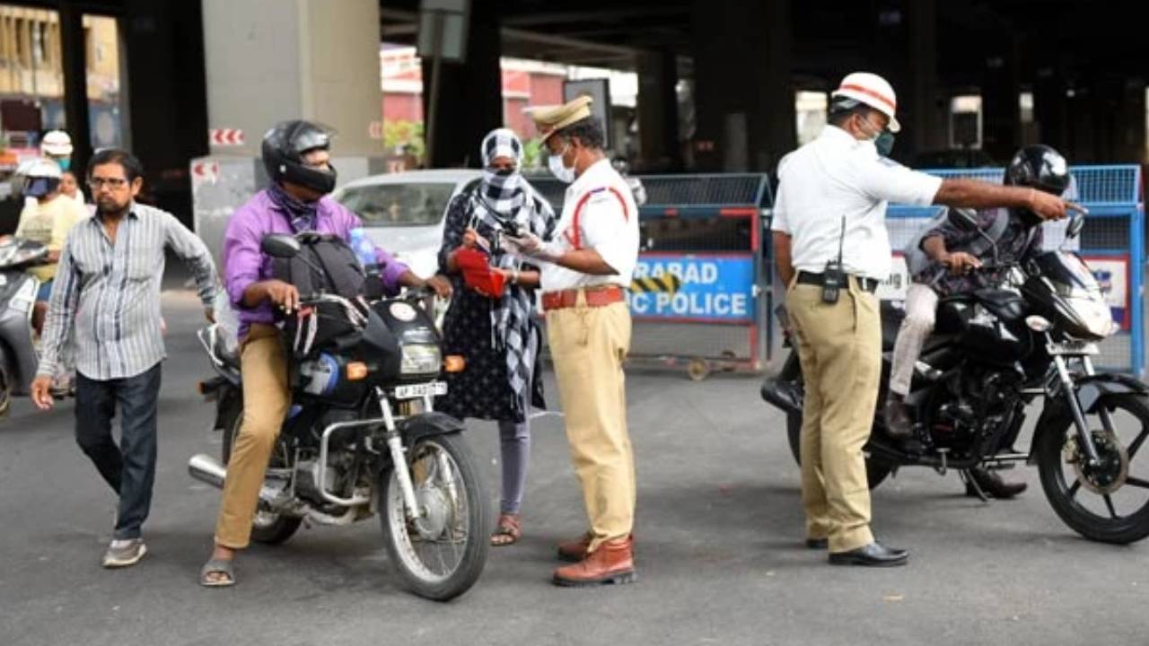 Pending Challans : పెండింగ్ ట్రాఫిక్ చలాన్లపై భారీగా డిస్కౌంటా..? ‘ఎక్స్’లో వీడియో షేర్ చేసి క్లారిటీ ఇచ్చిన సీపీ సజ్జనార్.. చర్యలు తప్పవంటూ వార్నింగ్