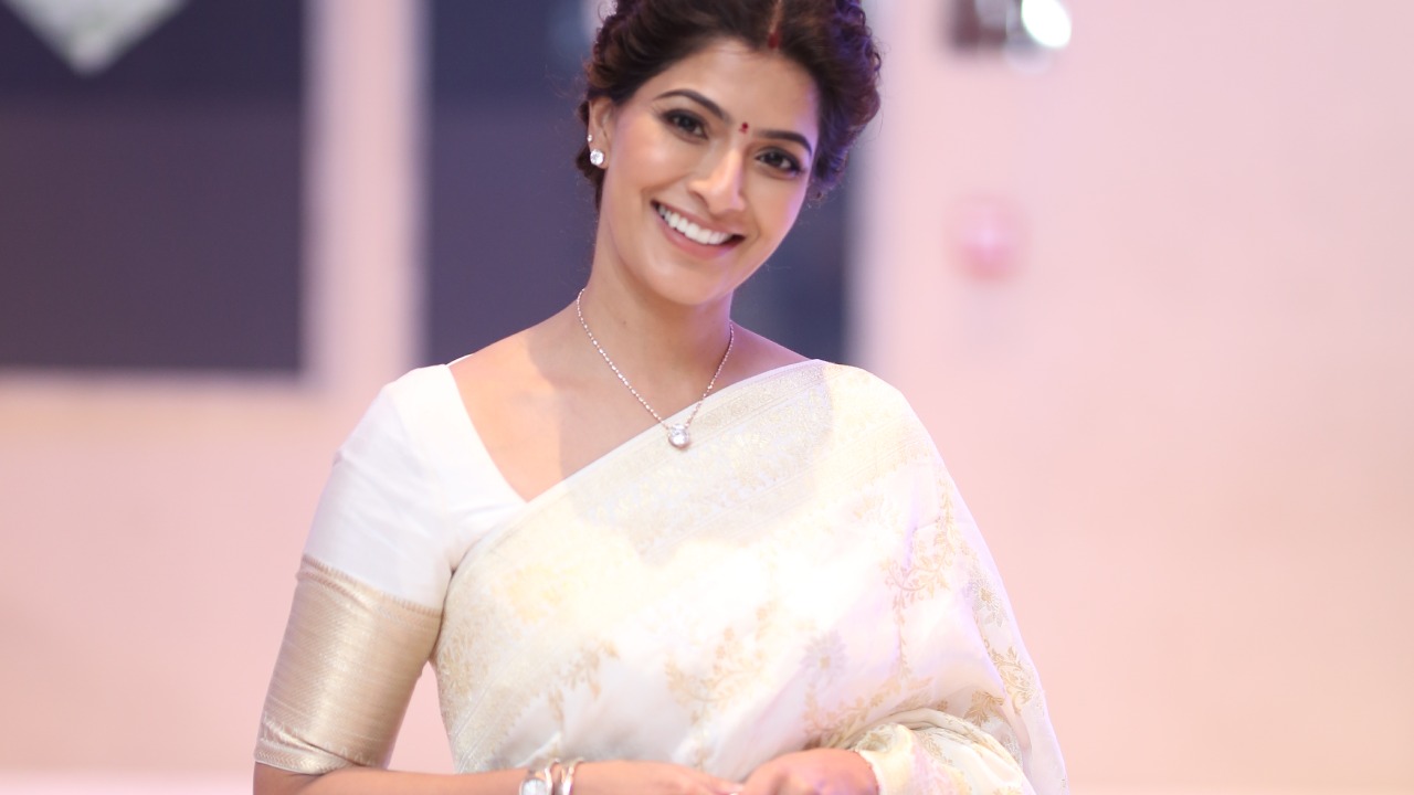Varalaxmi Sarathkumar : తెలుగు రాజకీయాల్లోకి వరలక్ష్మి శరత్ కుమార్.. ఎప్పుడు ఎంట్రీ..?