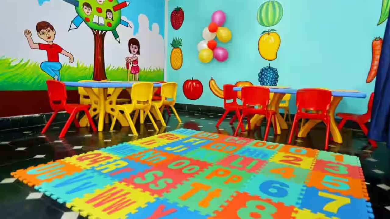 Vijayawada: విజయవాడలోని ప్లే స్కూల్ లో దారుణం.. మూడేళ్ల చిన్నారిపై యాసిడ్ పోసిన టీచర్..!