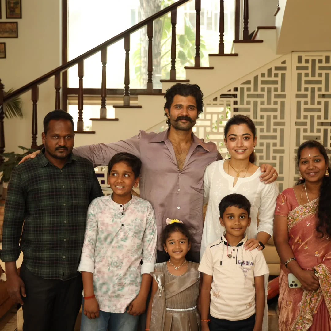 Vijay Deverakonda Rashmika Mandanna Invited Child Family who went Viral in Social Media